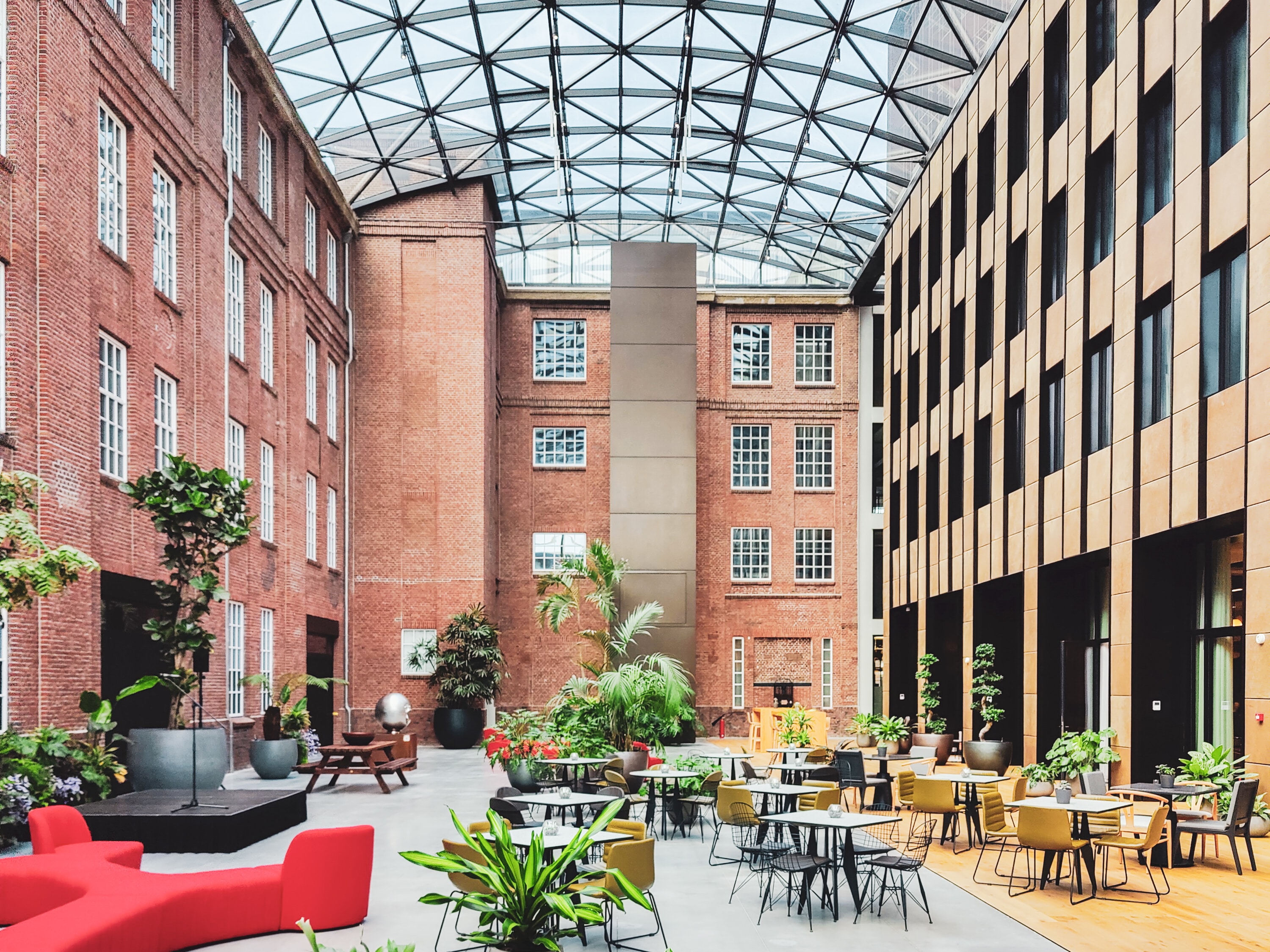 NEO KVL Hotel by Tasigo in Oisterwijk atrium