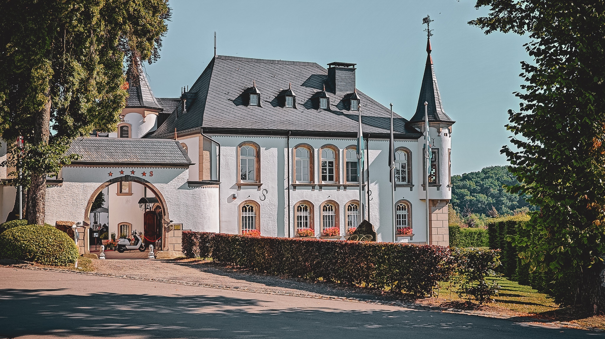 Vooraanzicht van Château d'Urspelt in Luxemburg